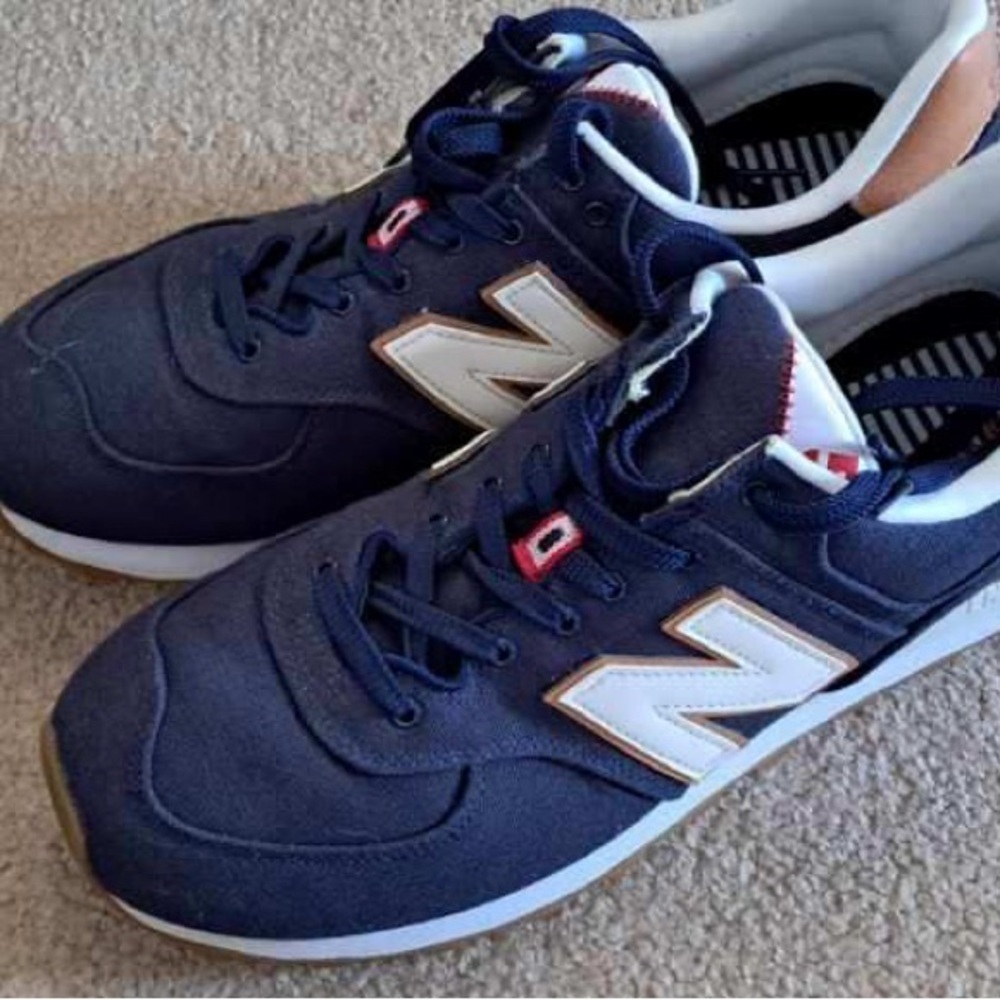 New Balance Men's Navy Sneakers